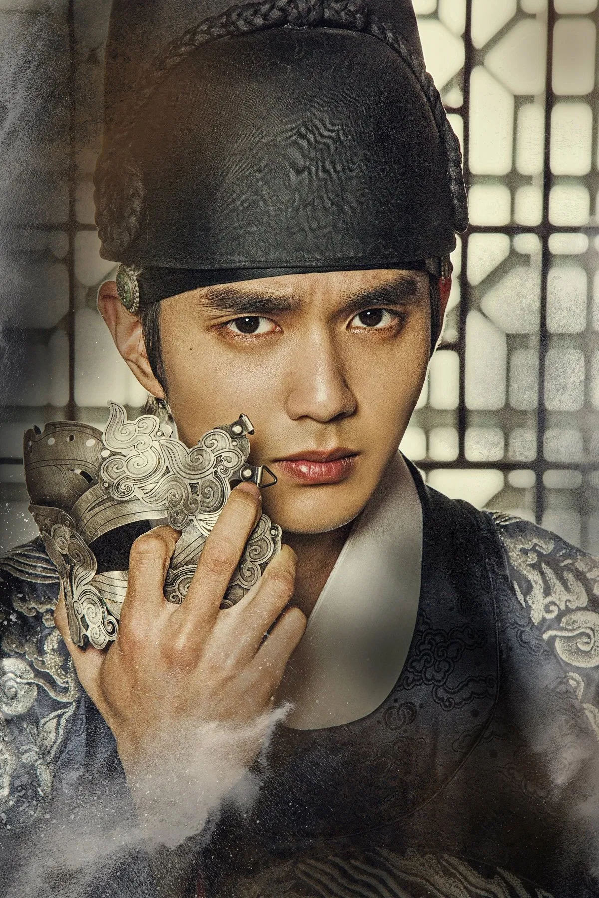 فرمانروای نقابدار (The Emperor: Owner of the Mask)